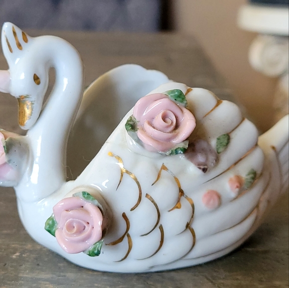 Vintage Lefton China Swan Figurine With Roses Ashtray Trinket Dish Gold Gilt - Picture 2 of 6